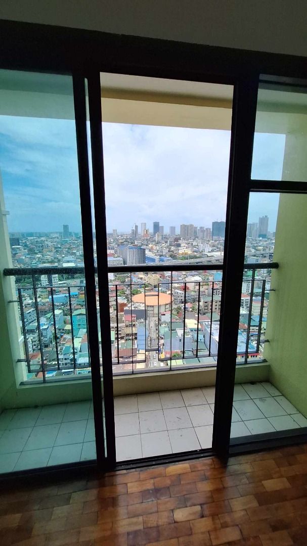 2bedroom condo in makati pet friendly 2bedroom w/ balcony near don