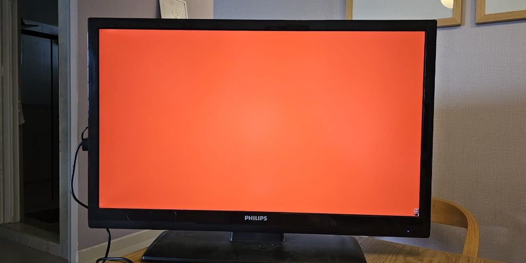 32 inch LED TV Philips rarely used, TV & Home Appliances, TV