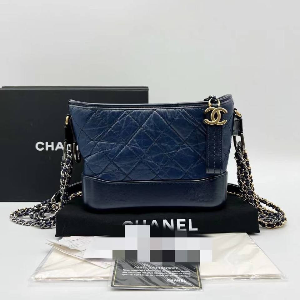 Chanel Gabrielle Clutch on Chain in Black GHW, Luxury, Bags & Wallets on  Carousell