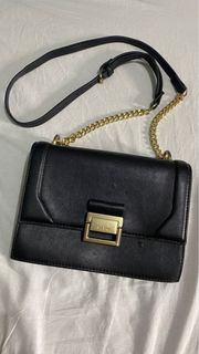 (Category: ) located in . Submitted by yourthriftedbae (Listing ID 1249866289, Image 1). Description: .