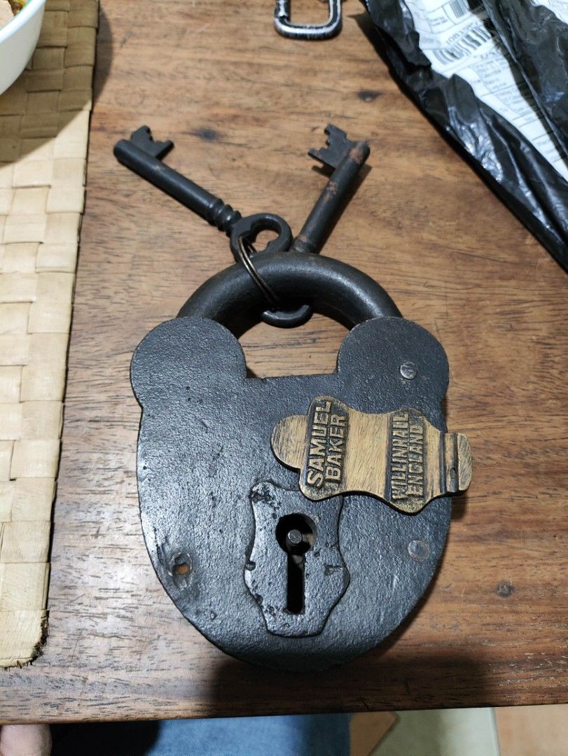 Antique retro vintage padlock lock with key working (Category: Locks, Doors & Gates) located in Quezon City. Submitted by thetaneleertivan (Listing ID 1249957992, Image 2). Description: .