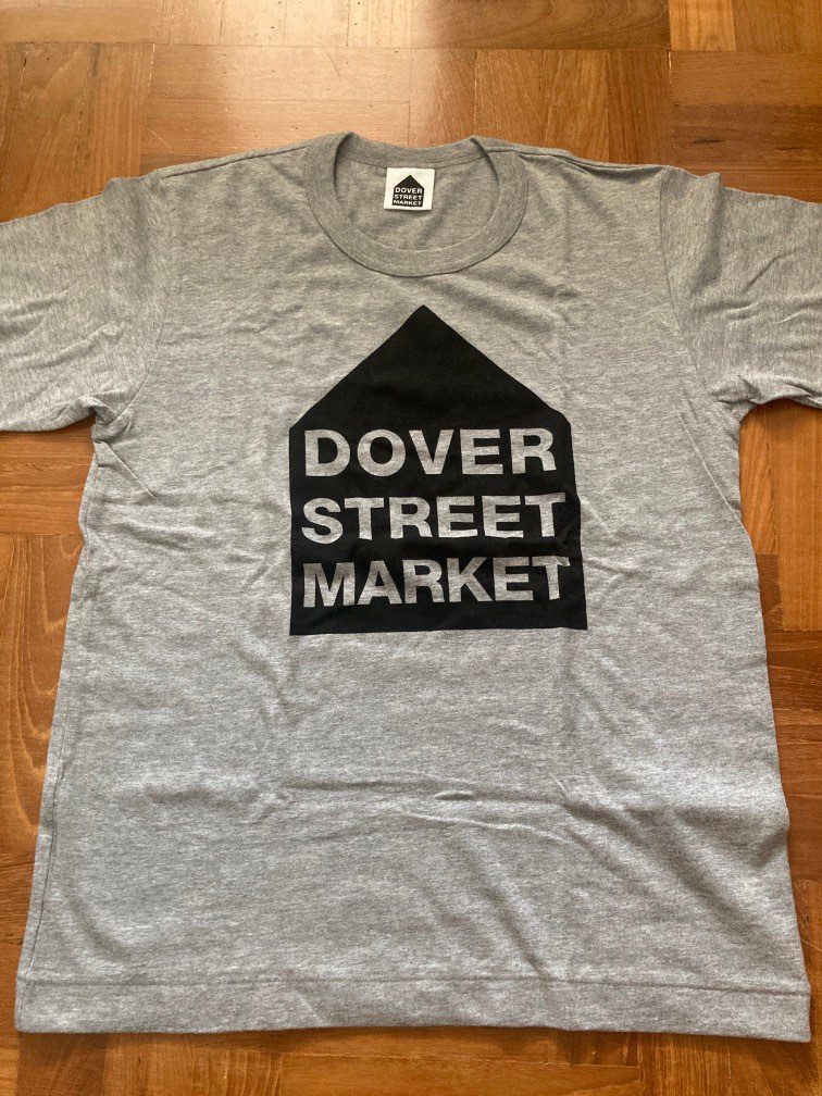 Produktion krave support Authentic Dover Street Market DSM cdg Logo tee shirt, Men's Fashion, Tops &  Sets, Tshirts & Polo Shirts on Carousell
