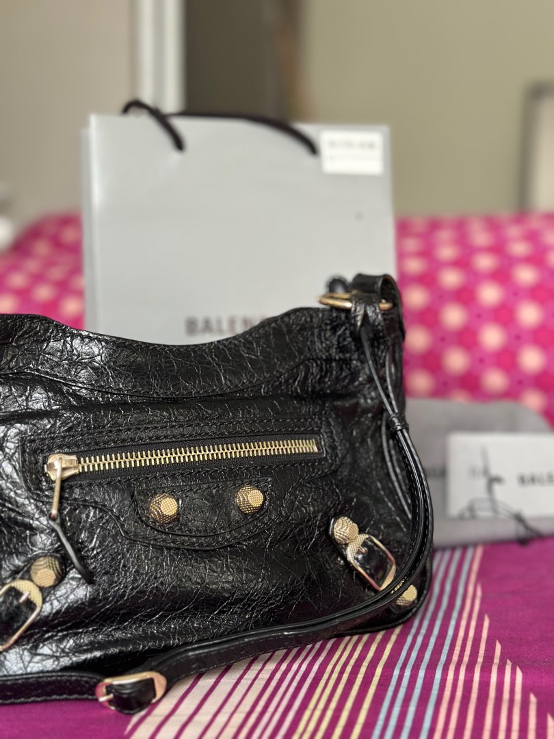 balenciaga giant hip