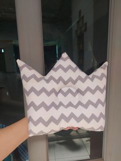 Bantal Peyang Bayi bentuk crown