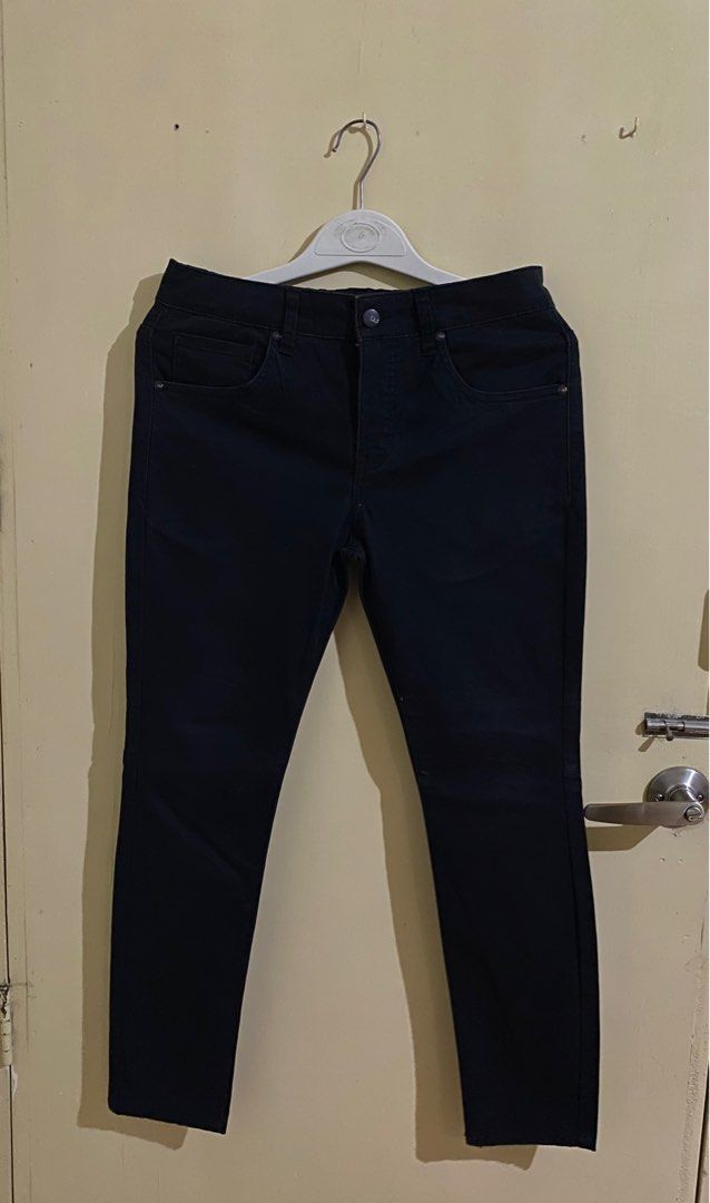 Bench OJ Chino Pants (Category: Chinos) located in Bacoor. Submitted by patrickluwis (Listing ID 1249860761, Image 1). Description: Stretchable fabric. Lightly used. In good condition. No issue. Can fit 29-32 waist. Payment thru BDO, BPI, Metrobank, Gcash or Shopeepay + shipping fee for delivery thru J&T or LBC.