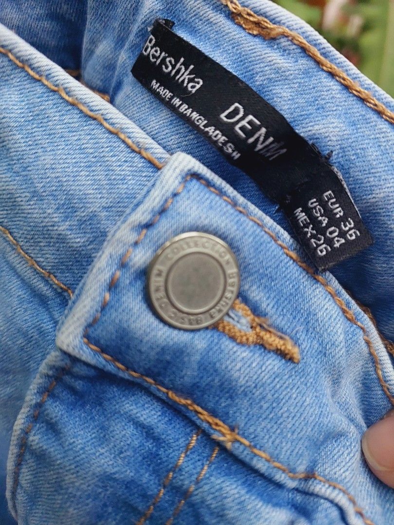 BERSHKA highwaist shorts (Category: Shorts) located in Cagayan de Oro. Submitted by mamadui (Listing ID 1249886674, Image 3). Description: Bershka Highwaist shorts EUR 36 USA 04 MEX 26 we ship nationwide through JnT ❎️no shoopee checkout MOP Gcash & BPI LOCATION : Cagayan de Oro City ⚠️please manage your expectations when buying preloved items. this is not a brand-new item..