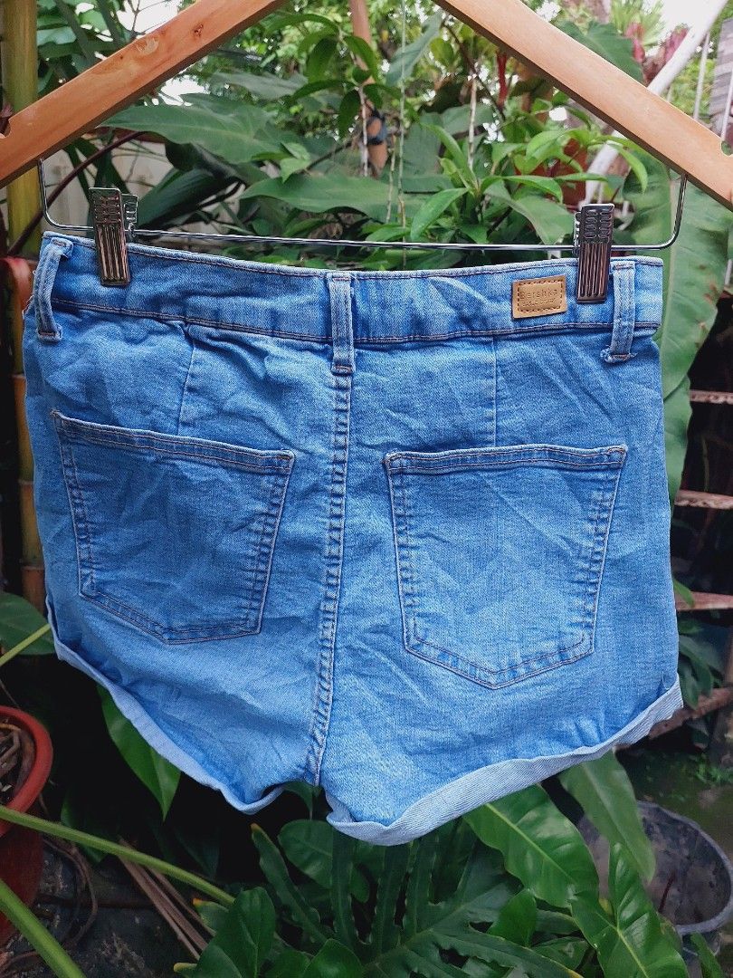 BERSHKA highwaist shorts (Category: Shorts) located in Cagayan de Oro. Submitted by mamadui (Listing ID 1249886674, Image 2). Description: Bershka Highwaist shorts EUR 36 USA 04 MEX 26 we ship nationwide through JnT ❎️no shoopee checkout MOP Gcash & BPI LOCATION : Cagayan de Oro City ⚠️please manage your expectations when buying preloved items. this is not a brand-new item..