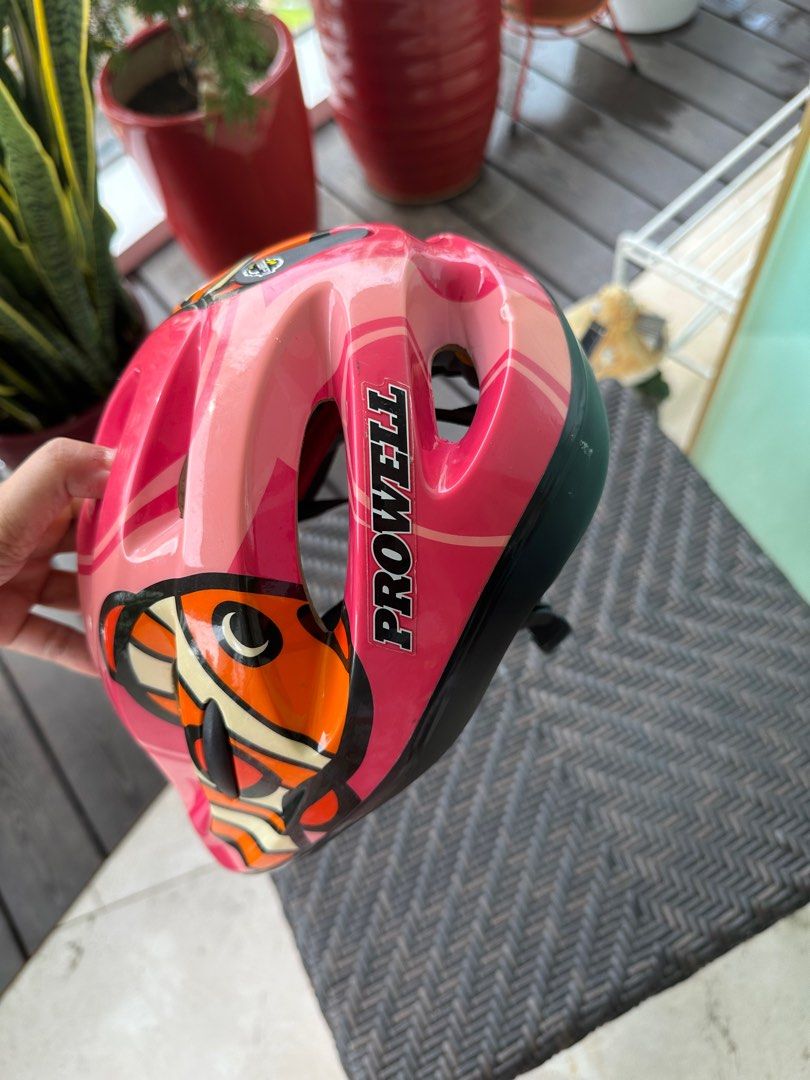 Biking helmets (Category: Parts & Accessories) located in Singapore. Submitted by mannuwhite (Listing ID 1249811237, Image 9). Description: Lightly used.