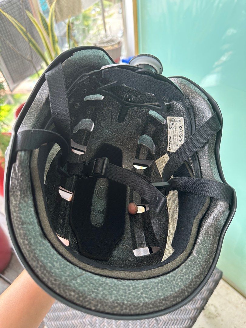Biking helmets (Category: Parts & Accessories) located in Singapore. Submitted by mannuwhite (Listing ID 1249811237, Image 4). Description: Lightly used.