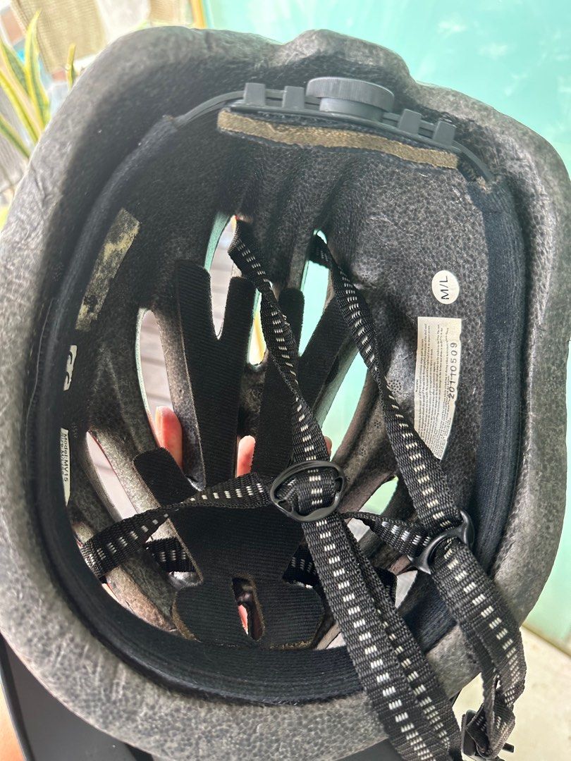 Biking helmets (Category: Parts & Accessories) located in Singapore. Submitted by mannuwhite (Listing ID 1249811237, Image 8). Description: Lightly used.