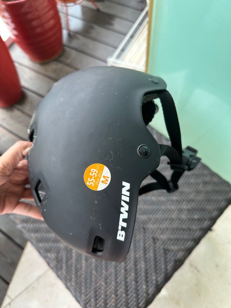 Biking helmets (Category: Parts & Accessories) located in Singapore. Submitted by mannuwhite (Listing ID 1249811237, Image 3). Description: Lightly used.