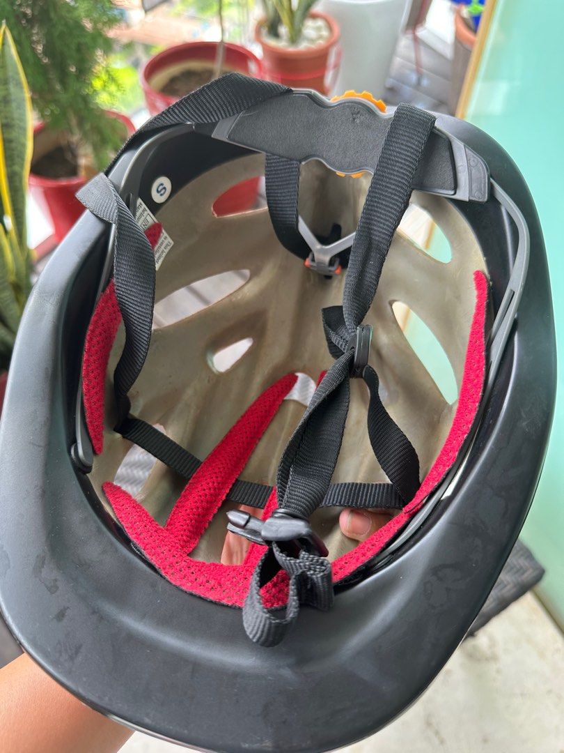 Biking helmets (Category: Parts & Accessories) located in Singapore. Submitted by mannuwhite (Listing ID 1249811237, Image 10). Description: Lightly used.