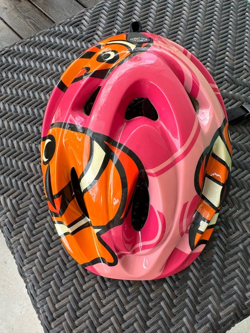 Biking helmets (Category: Parts & Accessories) located in Singapore. Submitted by mannuwhite (Listing ID 1249811237, Image 5). Description: Lightly used.