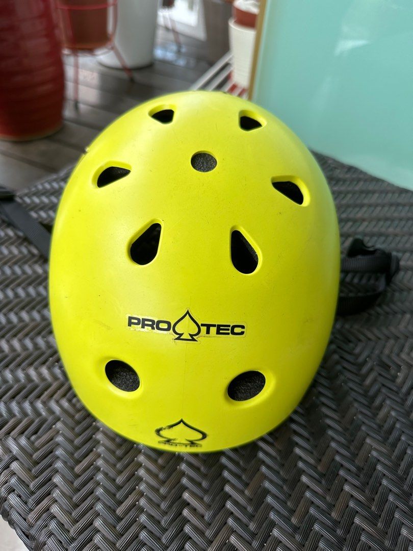 Biking helmets (Category: Parts & Accessories) located in Singapore. Submitted by mannuwhite (Listing ID 1249811237, Image 1). Description: Lightly used.