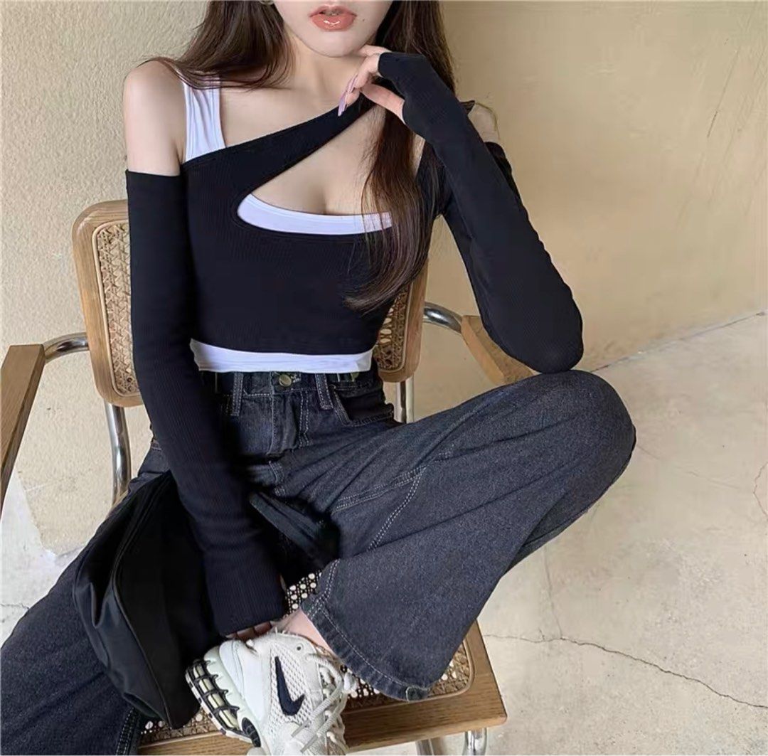 Black Long-sleeves Crop Top, Women's Fashion, Tops, Others Tops on Carousell