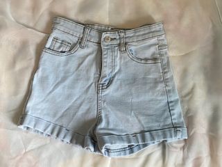 （分類：）位於 。 由 izzy.thrifts_ 提交（商品編號 1249868734，圖片 1）。簡介： 。