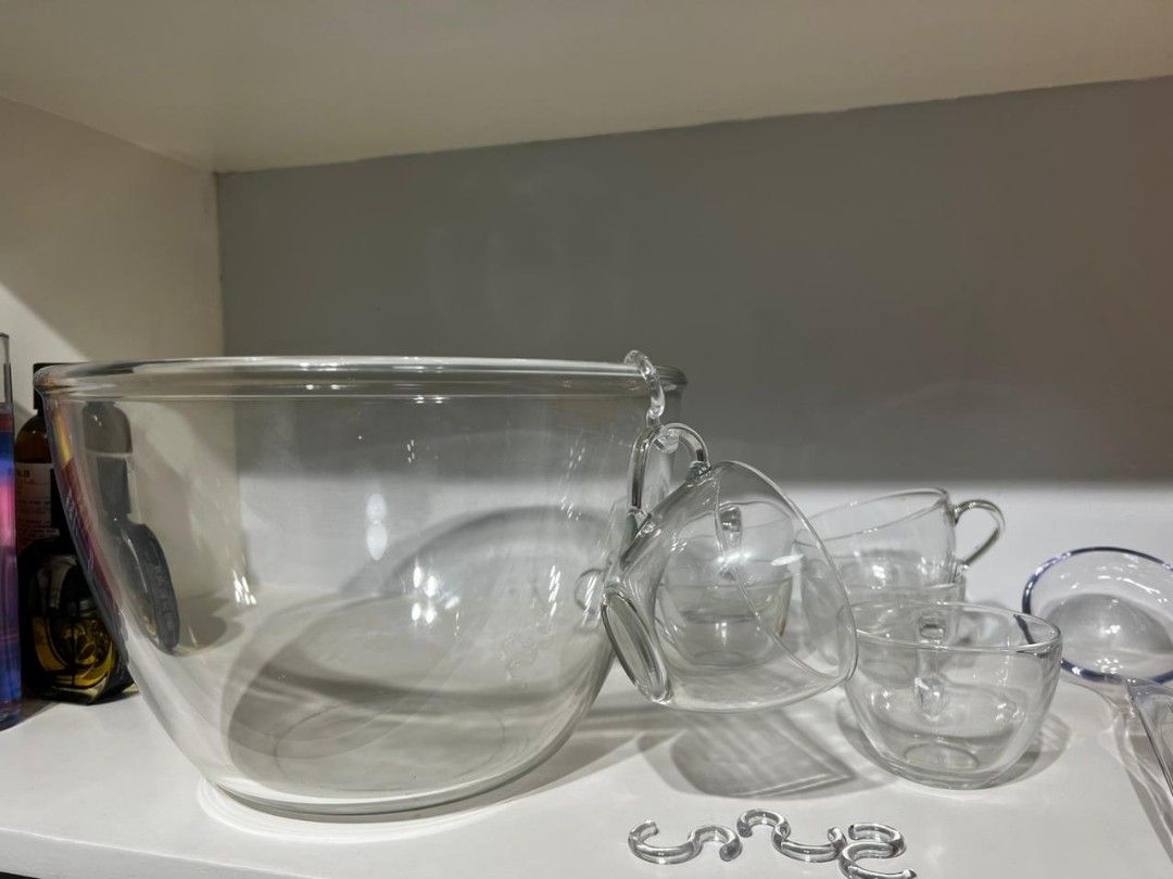 Bodum Punchbowl (Category: Other Kitchenware & Tableware) located in Quezon City. Submitted by cheechchong (Listing ID 1249983113, Image 1). Description: with 6 cups, 1 ladle and 4 cup clips no cracks only scratches.