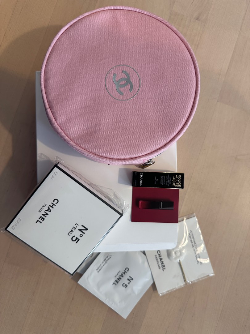 Chanel beauty 化妝袋(pink) 連sample, 女裝, 手袋及銀包, 長銀包