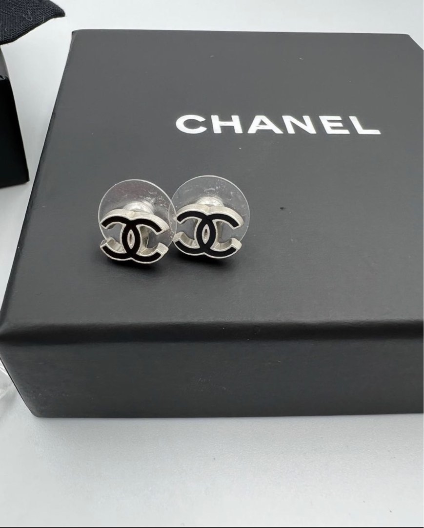 Chanel Pearl with Black Splatter CC Logo Dangle Earrings/Box