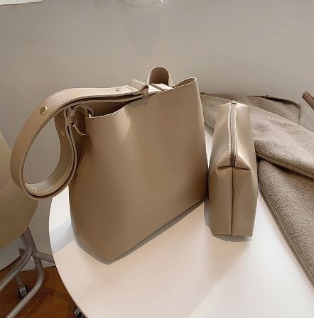 [Clove]★24FW★韓国人気★Bucket Bag ホーボーバッグ 韓国 ハーフムーンバッグ[品番：AGCW0004905