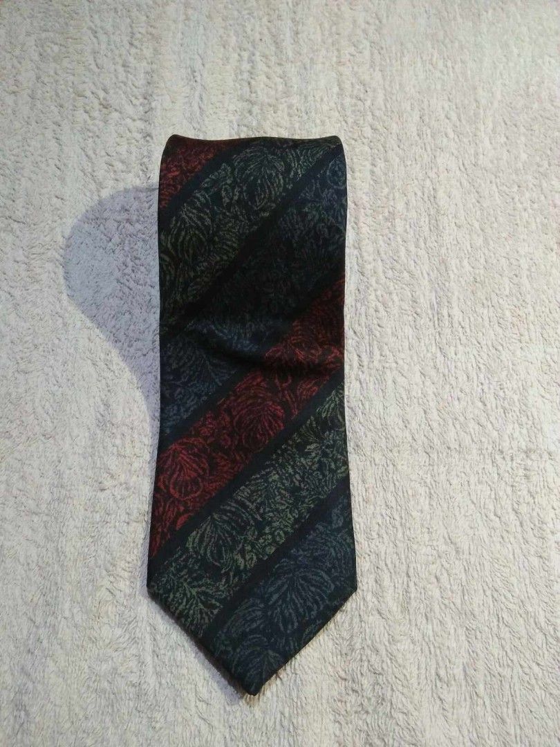 🏷Christian Dior necktie (Category: Luxury Accessories) located in Panay. Submitted by angelamaec (Listing ID 1249951032, Image 2). Description: excellent condition width-3inches add ship.