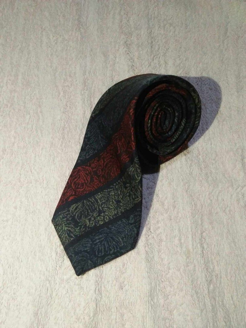 🏷Christian Dior necktie (Category: Luxury Accessories) located in Panay. Submitted by angelamaec (Listing ID 1249951032, Image 1). Description: excellent condition width-3inches add ship.