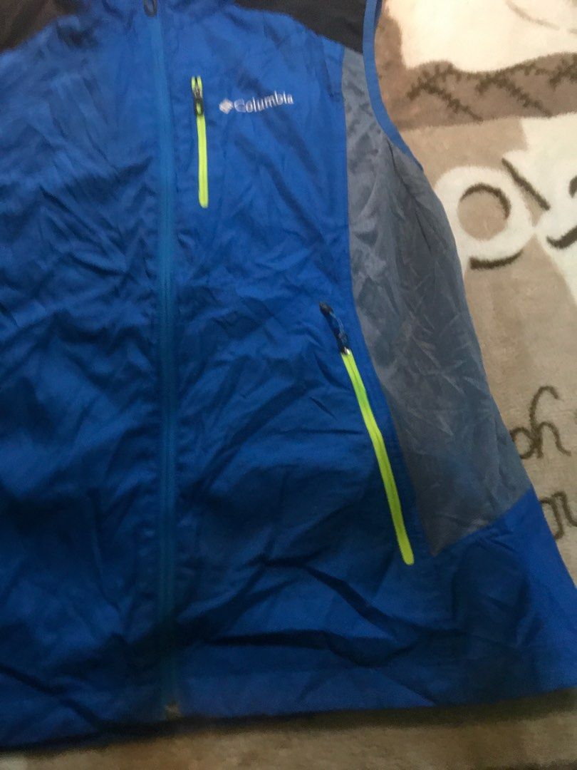 COLUMBIA VEST, Men's Fashion, Tops & Sets, Vests on Carousell