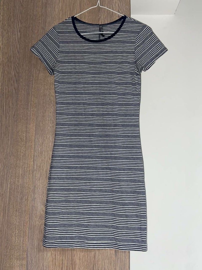 grey striped bodycon dress Alayne Long Sleeve Knit Mini Dress Black / Grey Stripe