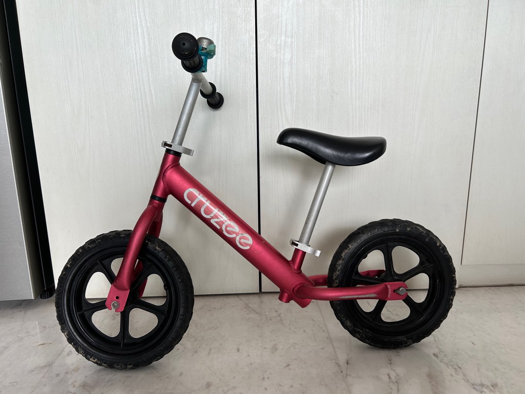 Used cruzee balance bike 2025