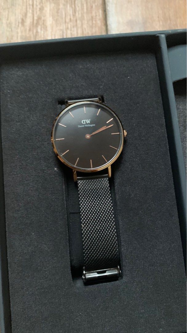 Jam tangan Daniel Wellington Petite Ashfield 28mm Black Rose Gold