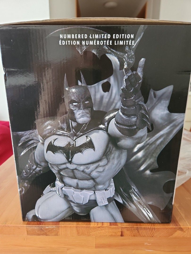 McFarlane Toys Batman Black and White Batman (Freddie E. Williams II  Design) 7-in Polyresin Statue