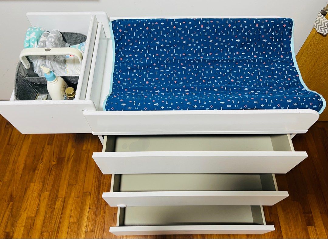 Diaper changing table with drawers, Babies & Kids, Baby Nursery & Kids