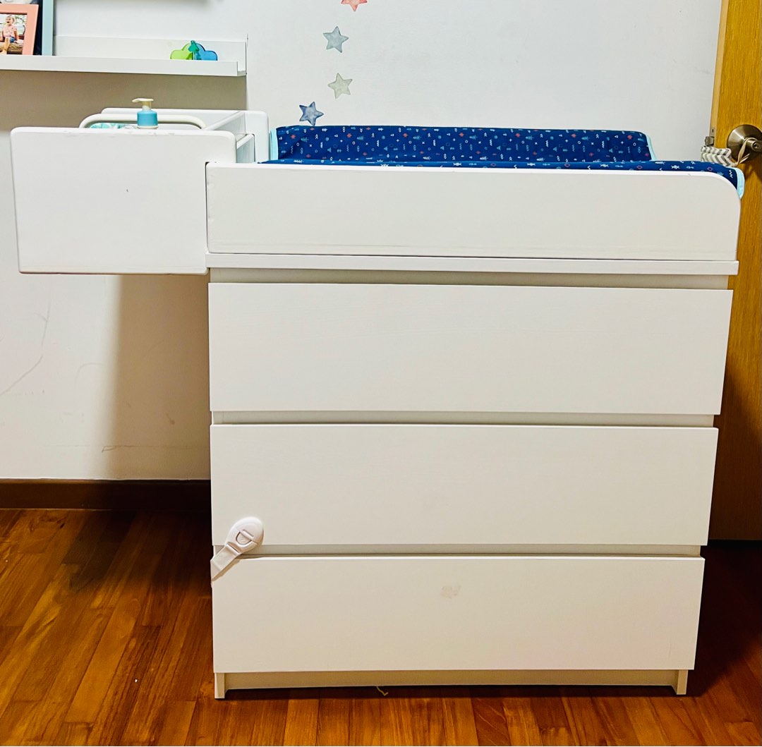 Diaper changing table with drawers, Babies & Kids, Baby Nursery & Kids