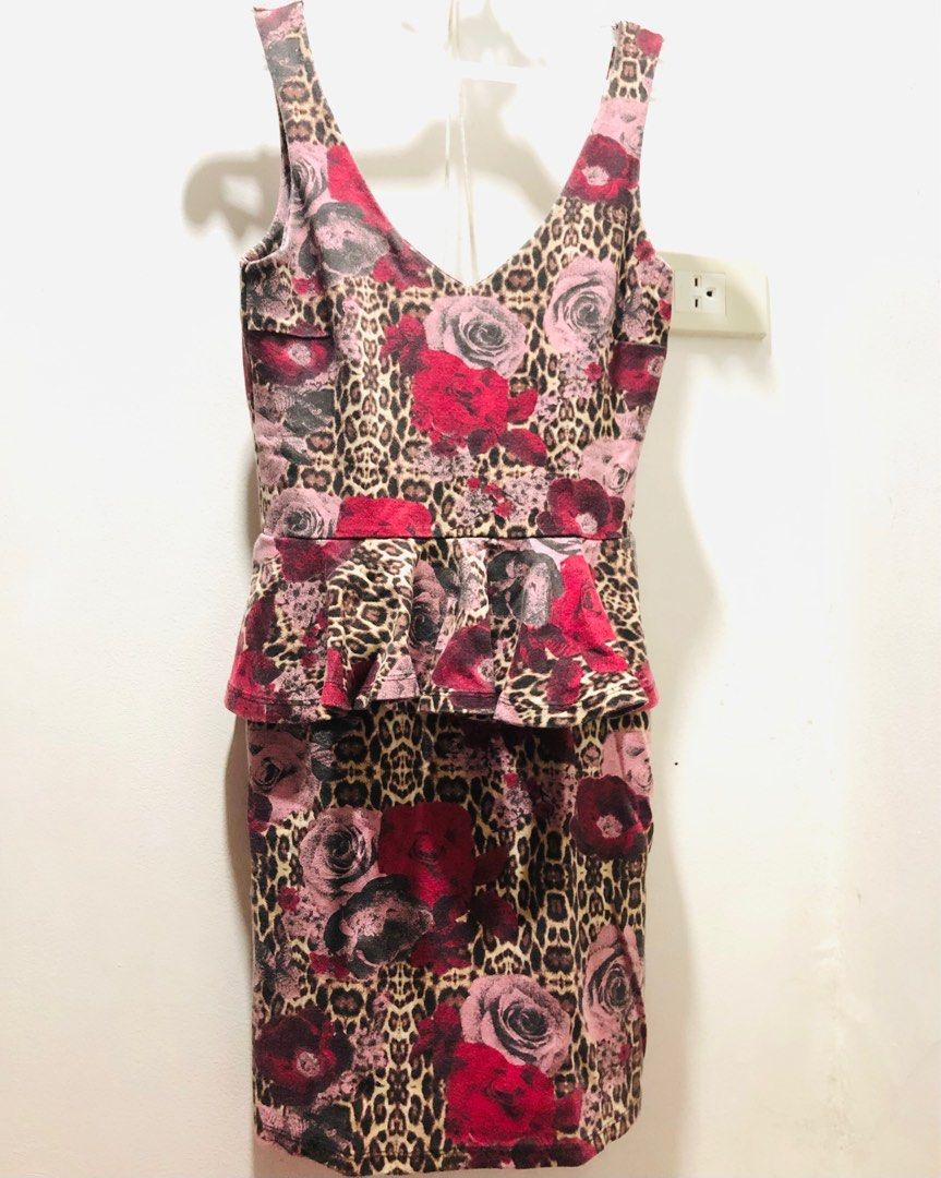 Repriced❗️Dress size S-M (Category: Dresses) located in Quezon City. Submitted by dmbchic (Listing ID 1249799639, Image 1). Description: Size S-M Animal print and floral.