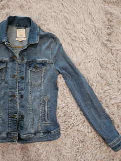 (Category: ) located in . Submitted by poshthrifter (Listing ID 1249914465, Image 1). Description: .