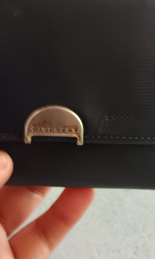 Givenchy cv3 store