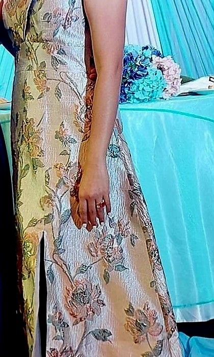 Gown for sale in low price. Use once for photoshoot Women s