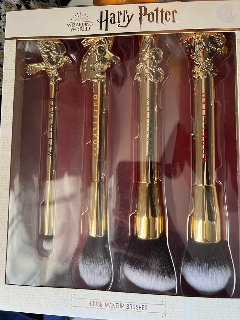 Harry Potter brush from UK, 美容＆個人護理, 健康及美容 皮膚護理, 化妝品 Carousell