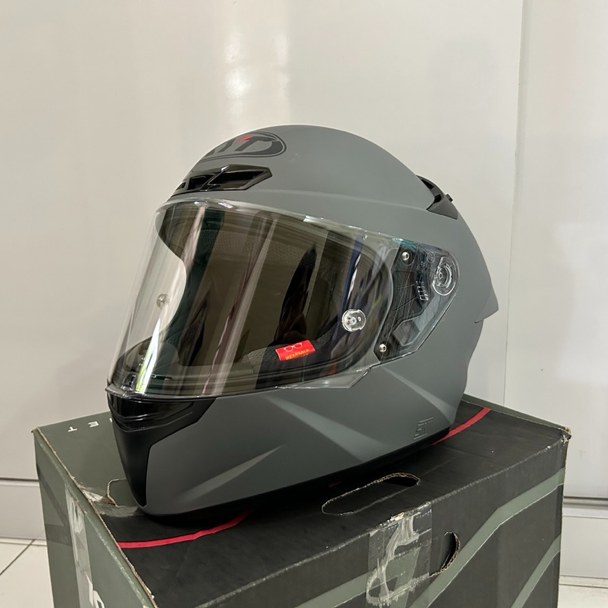 Helm full face hot sale kyt tt course