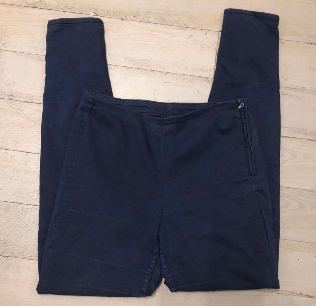 H&M Navy Blue Highwaist (Category: Other Bottoms) located in Manila. Submitted by plmarn (Listing ID 1249957902, Image 1). Description: - Zipper on the side - RFS: Maglilipat na po kaya nagbabawas gamit.