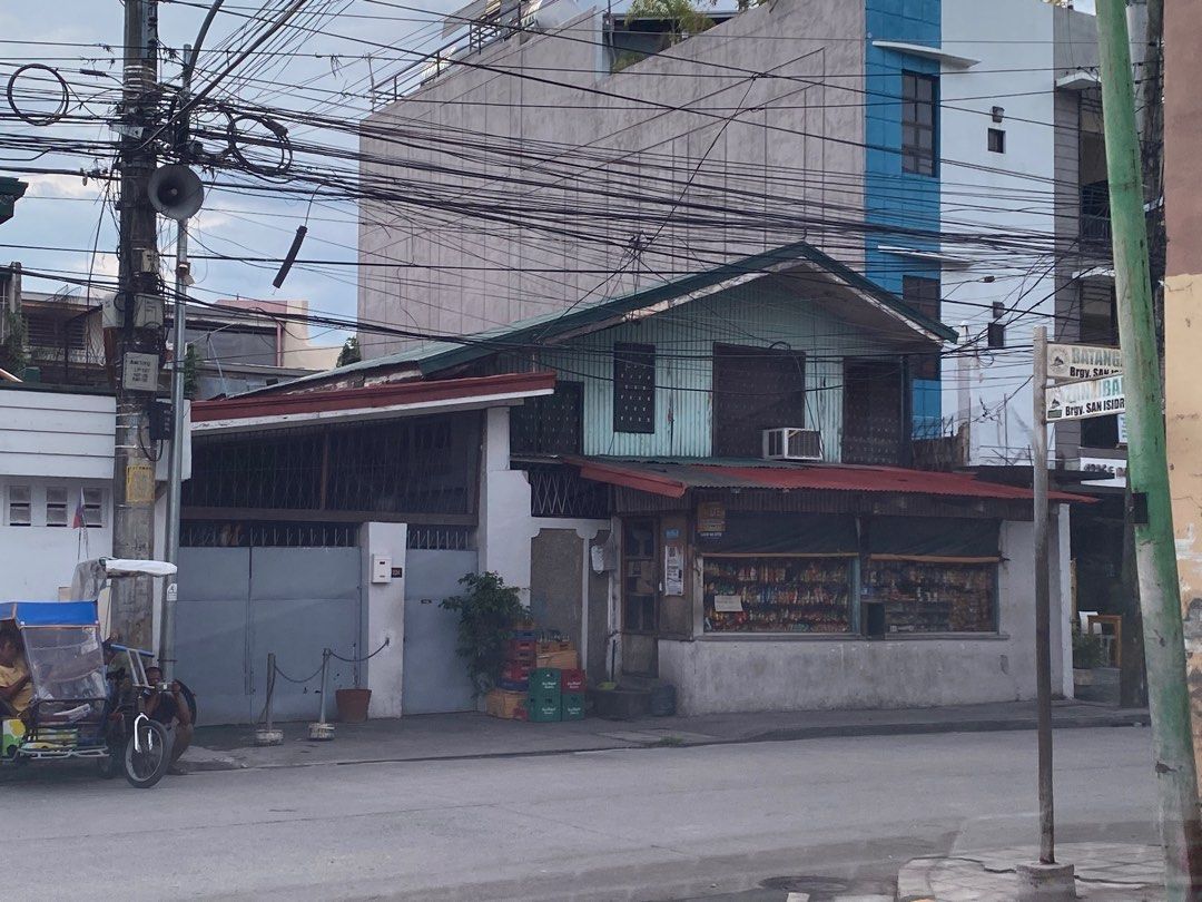 House and lot Batangas st makati san isidro for sale on Carousell