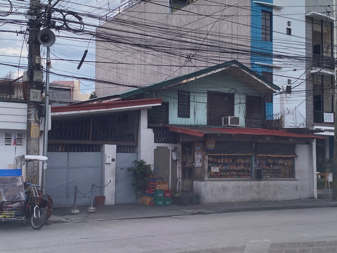 House and lot Batangas st makati san isidro for sale on Carousell