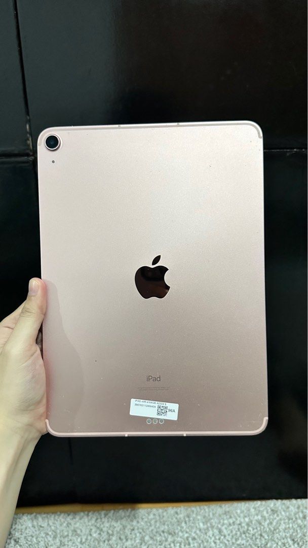 iPad Air (4th Generation) (Category: iPad) located in Quezon City. Submitted by inygadgetshop (Listing ID 1249889926, Image 2). Description: iPad Air (4th Generation) 64GB Rosegold Wifi + Cellular NO ISSUE We do ship nationwide 📦 COD around Metro Manila Meet up preference: SM Mega/Cubao Gateway.
