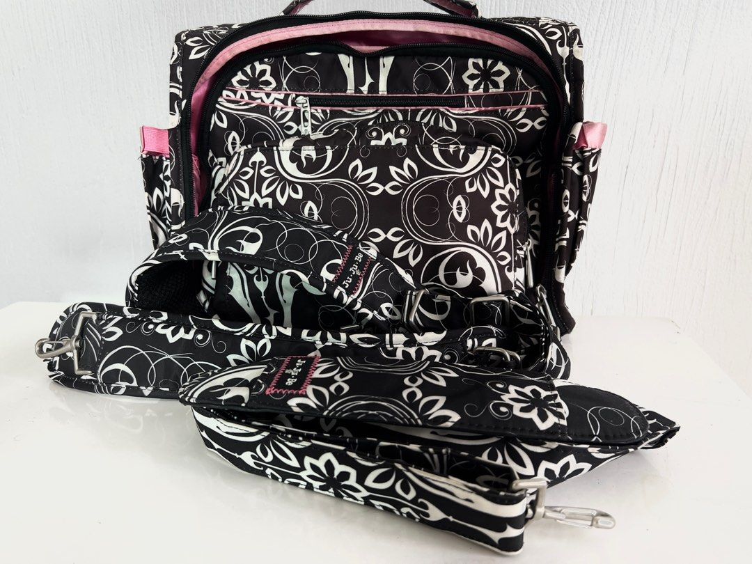 Jujube Diaper Bag (Category: Diaper Bags & Wetbags) located in Amadeo. Submitted by mavmadel (Listing ID 1249809574, Image 1). Description: Jujube diaper Bag -well used -malinis ang loob -sign of usage -needs washing -hindi na gnun ka black ang color -footrest with scrathes - bawal sa maselan pede pang daily use or pang errands .