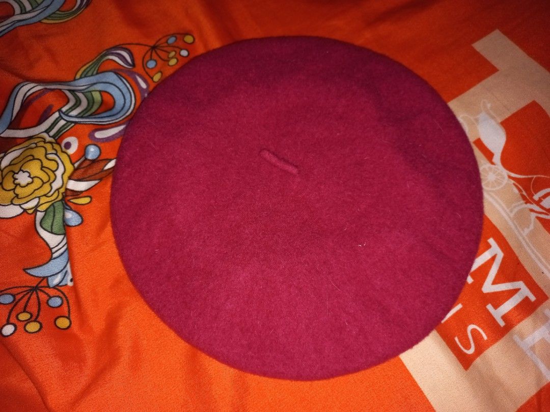 kangol modelaine beret hat (Category: Hats & Beanies) located in Makati City. Submitted by clyde_coleen (Listing ID 1249978789, Image 2). Description: size: one size condition rate: 9.5/10 condition: excellent to good as new issue: none rfs: need cash mop: palawan express and gcash additional ship fee advance tnx and godbless.