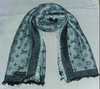 Louis Vuitton Mng Giant Cashmere Scarf