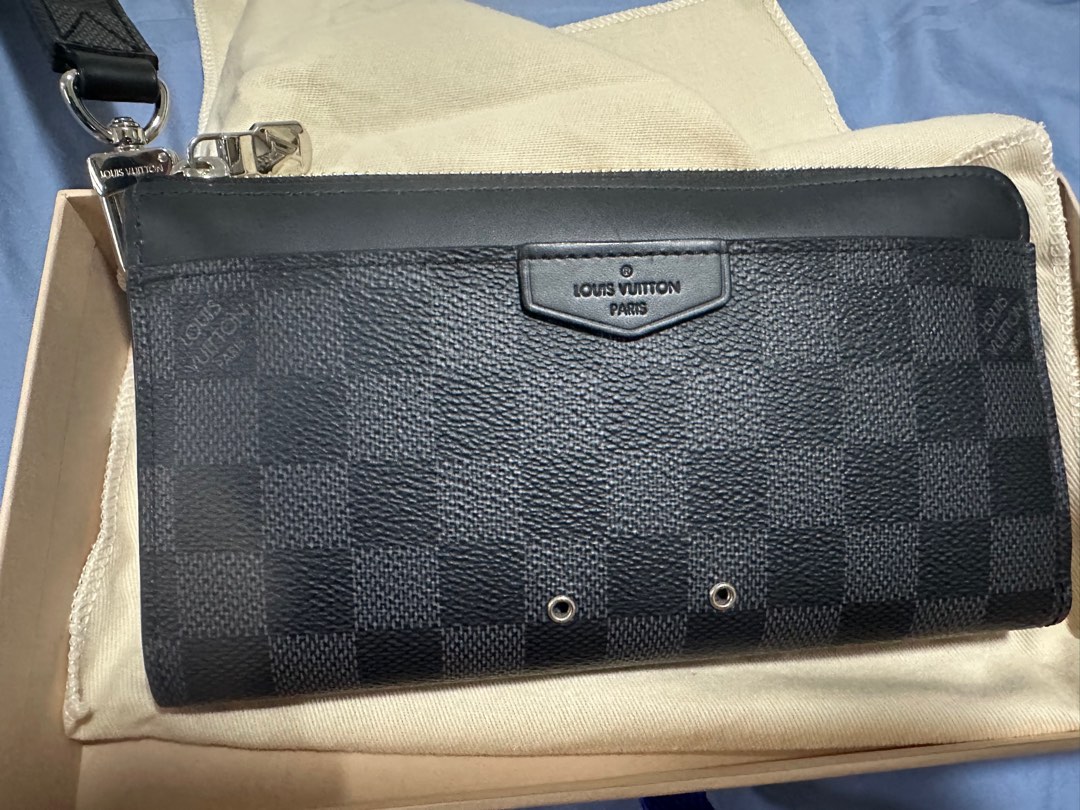 Louis Vuitton Men's Zippy Coin Purse Vertical (Authentic), Luxury, Bags &  Wallets on Carousell