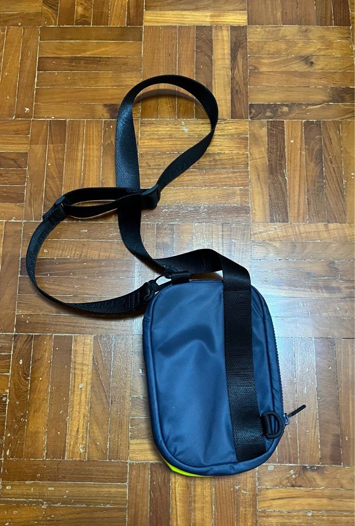 Lululemon The Rest is Written Crossbody Bag 2L, Women's Fashion