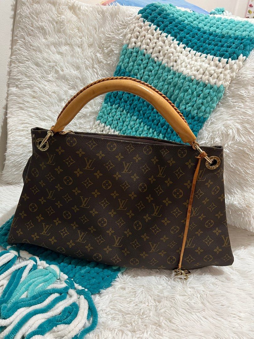 Louis Vuitton Artsy Bag