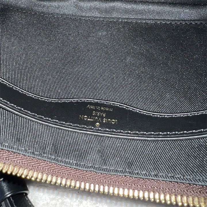Louis Vuitton Boulogne Handbag 242284